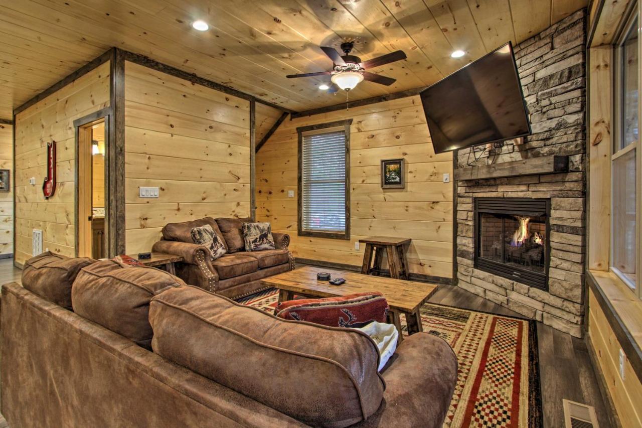 Luxe Cabin With Home Theater Less Than 2 Miles To Gatlinburg Esterno foto